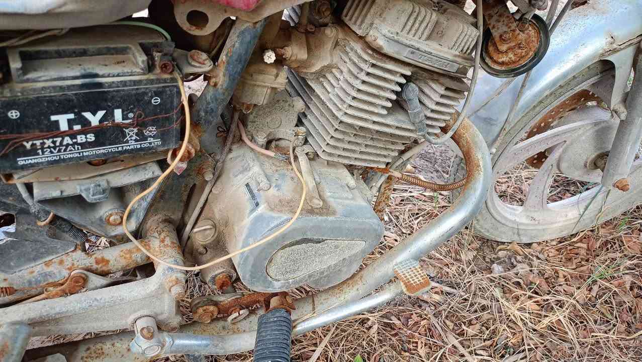 سلام عليكم دراجه متروكه للبيع ما بيه شي شغاله محركها شغال كله شغاله بس هندرها مكسور وباتريه كاعد السعر 175وبيه مجال المكان بصره ابو الخصيب واتساب ***********
