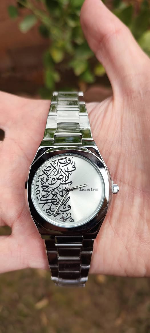 ساعة Ap بهذا الجمال وهاي الألوان متوفرة كامل الملحقات


**إذا كنت صاحب هذا الإعلان وتريد حذفه لأي سبب، رجاءا أرسل رسالة إلى الدعم الفني**