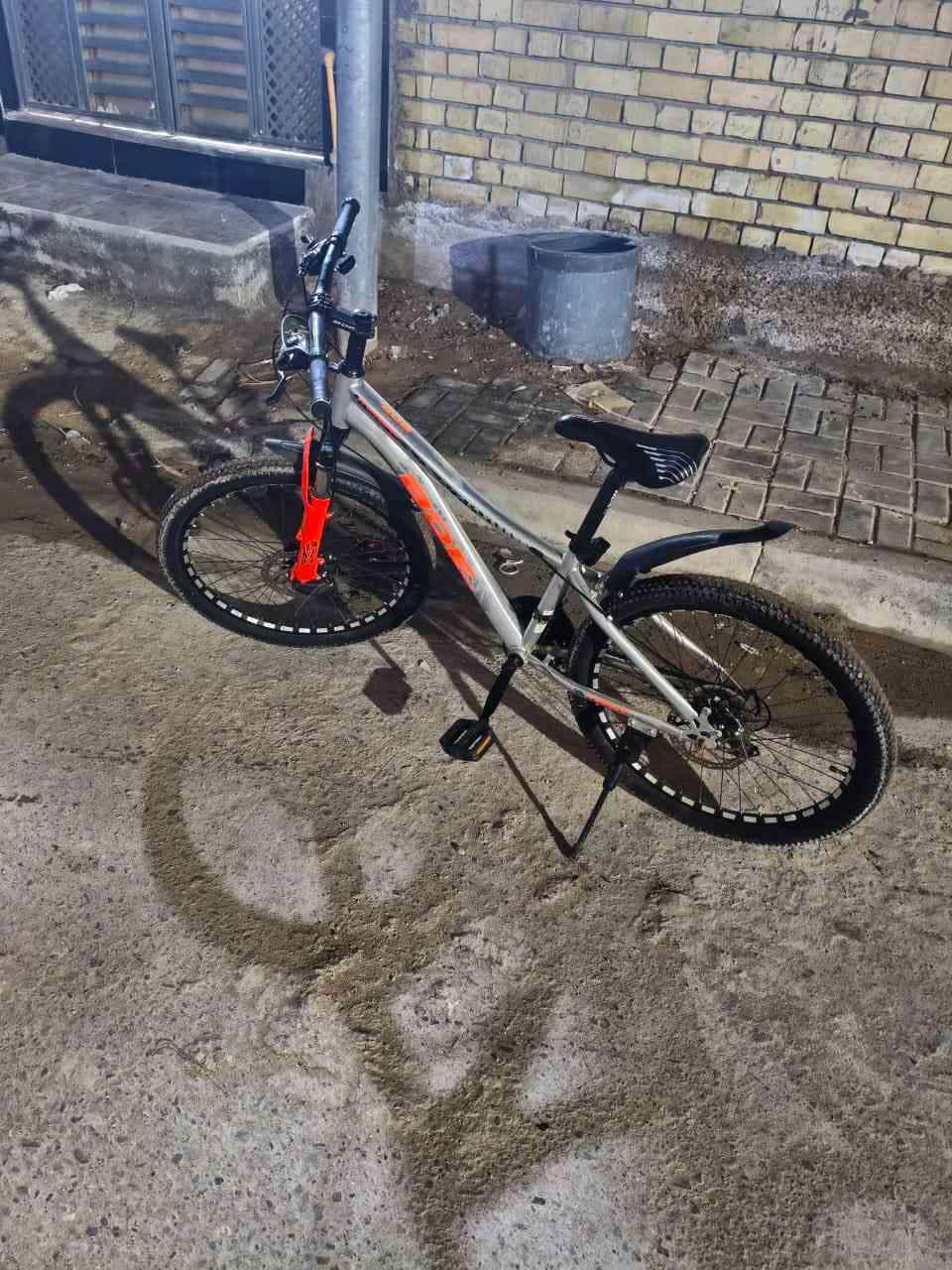 بايسكل للبيع مكاني بغداد السعر 80 ااف جميلة***********
