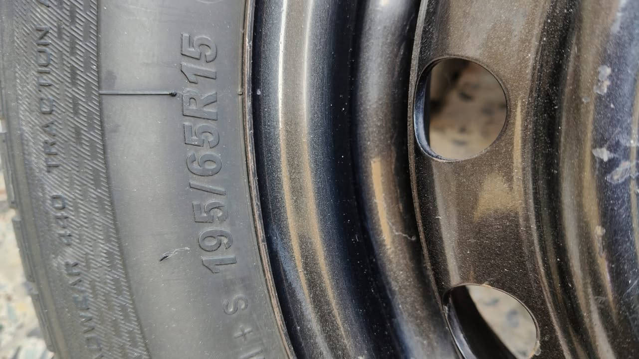 السلام عليكم  تخم تاير  للبيع حجم 15      تخم نضيف السعر 250مكان بغداد الاتصال ***********
