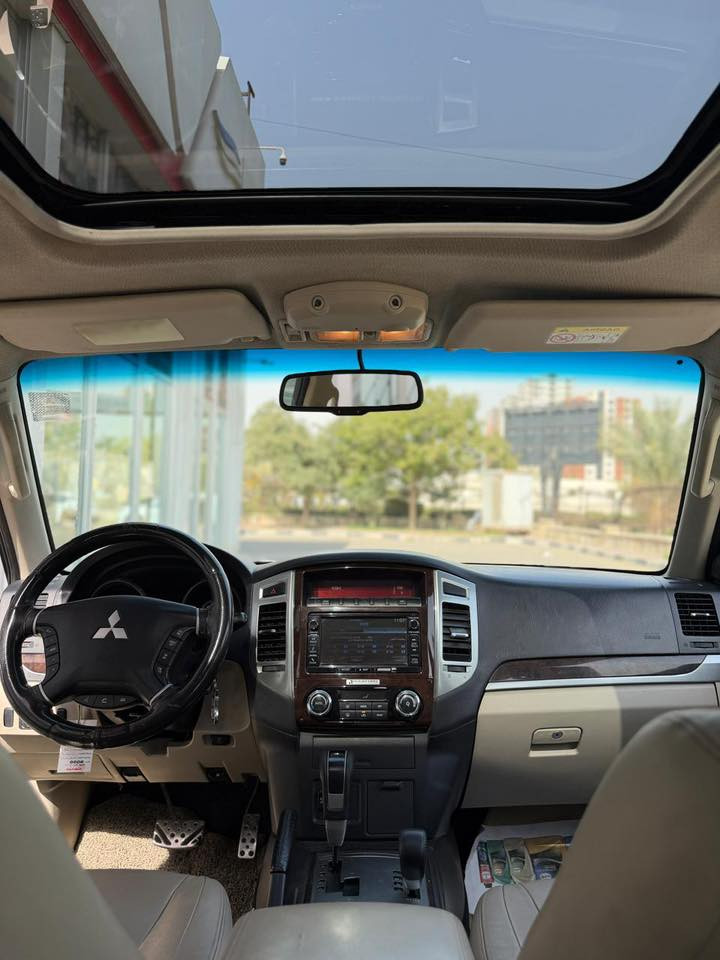 السلام عليكم 
باجيرو حبتور موديل (2017) بدون صبغ بدون حادث فول مواصفات 1/1 السياره استخدام شخصي سنويه وهزه جديده بسمي مكان السياره بغداد 

فتحه سقف 
دمام خلفي
حساسات 
كاميرا 
كشنات جلد 
السعر (175) بيه مجال بسيط للاستفسار 
(***********)
