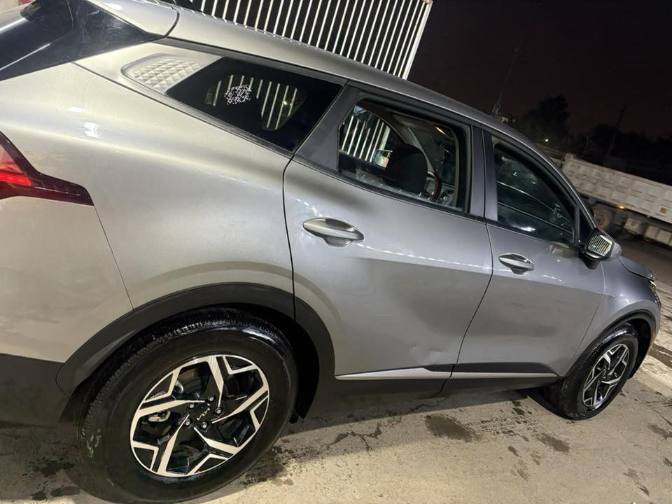 السلام عليكم ورحمه الله وبركاته 
سبورتج موديل 2025 وارد أمريكي لارج ادشن 
السياره موجوده بغداد 
تفاصيلها :
مكينه 2500 Gdi
حساسات ورادارات وتوقف ذاتي وهند بريك دكمه ونزول من المنحدرات و اوتو هولد ونقط عميه ماشيه 17 ألف كيلو وليس ميل سيارة نظيفة ومال بيت مرقمه وجاهزه ابل كار بلي وكامره خلفيه 
السياره سويج وليس بصمه !
حادثها :
تبديل جاملغ وسمكره بنيد وسونار موجود 
مرقم بغداد تحويل ثاني يوم 
للتواصل : ***********
