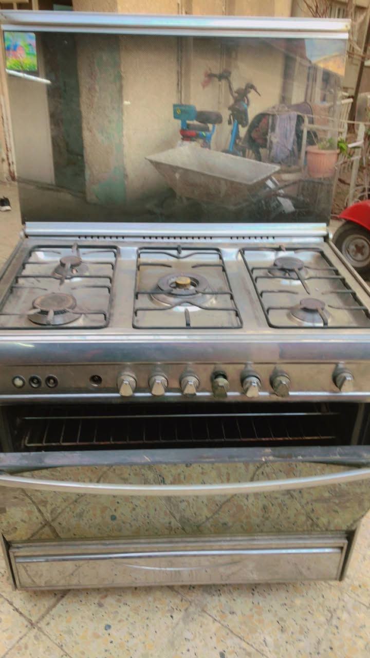 طباخ مصري اصلي شغال استعمال قليل مكاني حي البنوك سعرة ٢٠٠ بي مجال تاخذة على الفحص  مستعجل على البيع  موجود وتساب ***********
