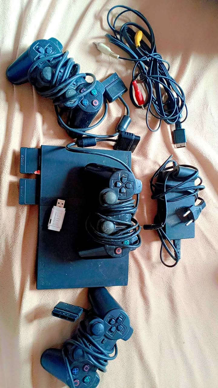 بلي ٢ سلم كامل ملحقاته ويا ٣ يدات وفلاش محتاج بس تنزل العاب للفلاش فقط بغداد جميله *********** بغداد, العراق
