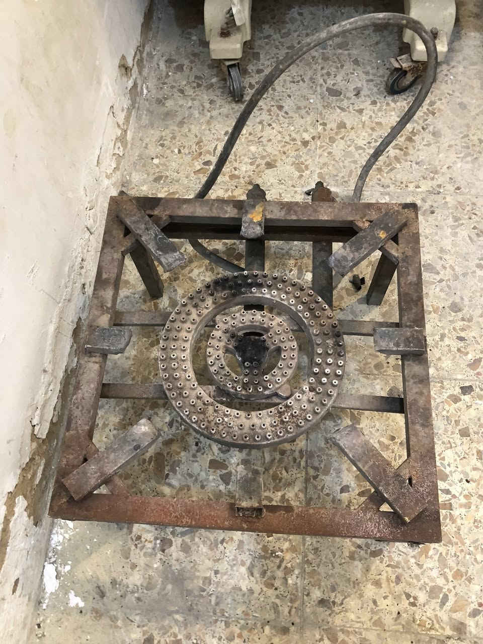 ميزان ٣٠ طباخ ٣٠ شيش كباب القطعة ٢٥٠ دينار طوبة جنكال قفيص مال دجاج مشوي القطعة ٢٥٠ دينار المكان الحرية *********** واتس اب
