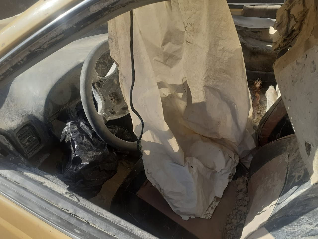 إسلام عليكم حبايب مثل ماجي تشوفون بيجو بارص للبيع  أبيع كوم حديد للعلم سياره عندي بيها وكاله او صاحبها اعرفه يداور الرجال بس عليها غرامه ٤٠٠ ألف فقط على المشتري الي يحب ياخذها رقم الي عليه أوصله لصاحب السياره رجال معروف أبو مارض سياره اني بيع كوم حديد رايدها أب ٨ او بيها مجال لشراي يدلل مكانها سماوه الوركاء


**إذا كنت صاحب هذا الإعلان وتريد حذفه لأي سبب، رجاءا أرسل رسالة إلى الدعم الفني**