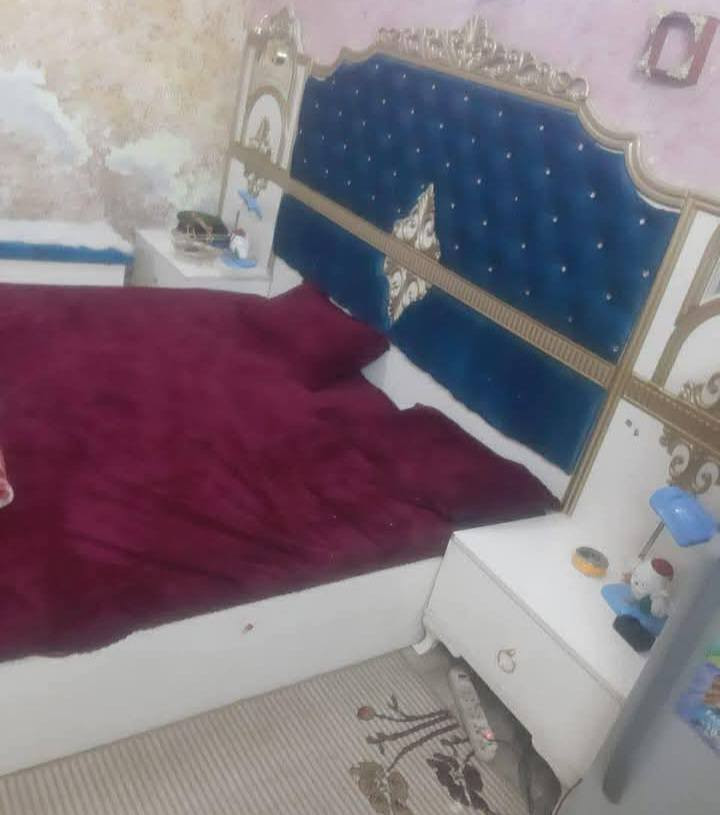 السلام عليكم يردوها ٩٠٠ وبيها مجال منطرين على بيعها هاذ رقم شخص توصل ‪0777 375 4892‬
