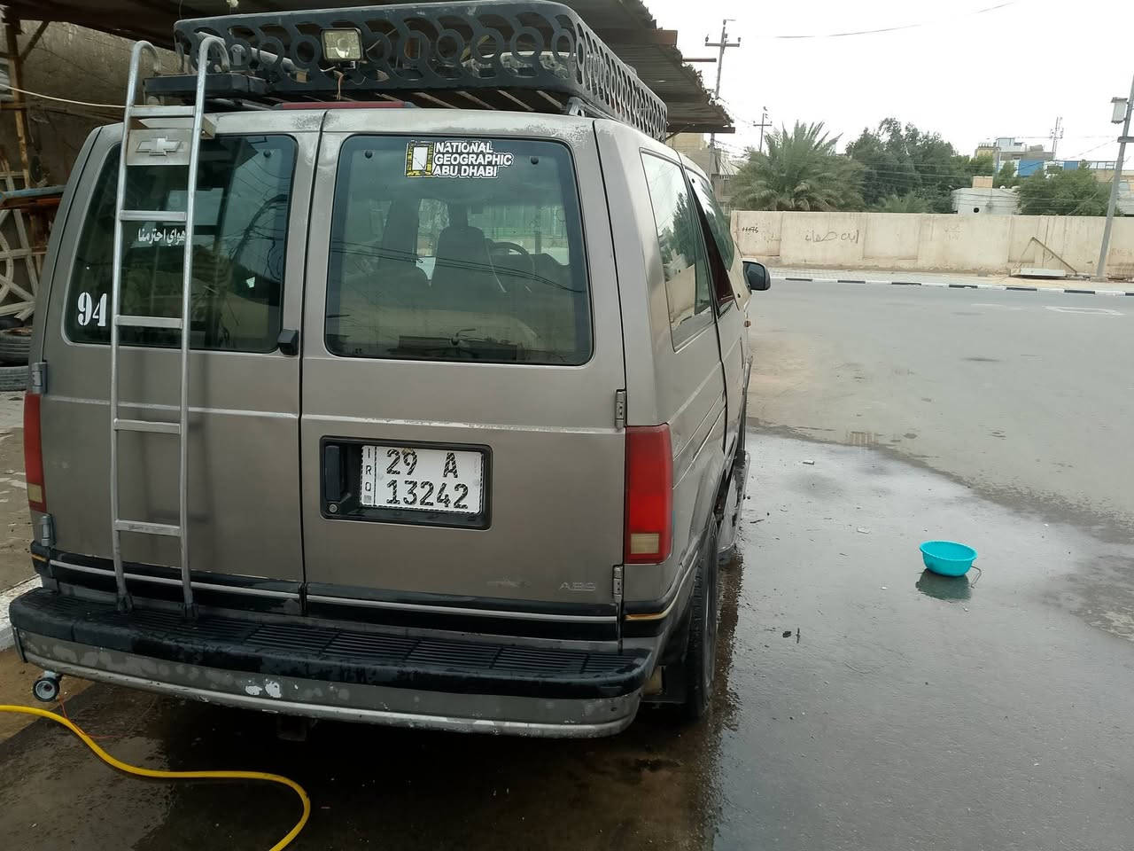 السلام عليكم فإن استرو 94 للبيع مبدل كير ومكينه حاويه جعمقه جديده تبريد قطعتين خلفي وأمامي منضومة غاز كامره خلفيه وباتري جديد  سنويه جديده رقم انكليزي شرط التحويل السعر ٥٥ وبيه مجال بسيط مكاني النجف للتواصل ***********
