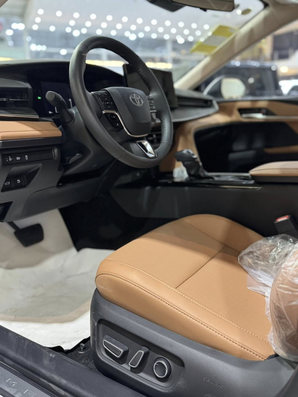 تويوتا كامري هايبرد 2025 
‏‼️ Toyota Camry Hybrid ‼️

اليكم التفاصيل الآتية:

‏🚘 Zero 
🚘 الموديل 2025
🚘 سعة المحرك 2.0L هجين
🚘 عدد AIR BAG 9 
🚘 حساسات خلفية
🚘 لايت زينون + LED
🚘 فتحة سقف
🚘 4 دسك
🚘 قبضات أبواب من الألمنيوم
🚘 مفتاح التشغيل بصمة 
🚘 شاشة 
🚘 كاميرا
🚘 الانارة الداخلية LED
🚘 المقاعد جلد 
🚘 تتسع المقصورة ل 5 ركاب
🚘 مثبت السرعة Cruise
🚘 المودات والأوامر الصوتية
🚘 أوضاع القيادة  Drive Mode
🚘 فحص أنظمة السيارة 
🚘 حساسات ضغط اطارات  
🚘 مقود جلد حياكة 
🚘 تبريد شاشة
🚘 قطعتين تبريد
🚘 هاند بريك كهرباء 
🚘 ا ABS
🚘ا Auto Hold  أوتو هولد
🚘ا ISOFIX  مثبت مقعد الطفل
🚘 رادار 
🚘 تحديد المسار
🚘 نظام مانع الانزلاق
🚘 اشارة في المرايا الجانبي
🚘 مخرج منفذ الطاقة ⚡
🚘 ا  Bluetooth / type c
🚘 شاحن هاتف Wireless 
🚘 مقعد السائق كهربائي وايضاً الراكب
🚘داخل جلد لون جملي
للاستفسار *********** محمد الخزعلي 
📍 العنوان بغداد جكوك شركة 
📌شركة سما القزاز
