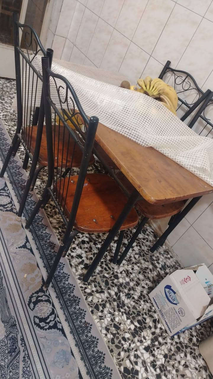 ميز طعام للبيع ويا ٤كراسي السعر ١١٠ جديد مابي اي ضرر المكان العامرية


**إذا كنت صاحب هذا الإعلان وتريد حذفه لأي سبب، رجاءا أرسل رسالة إلى الدعم الفني**