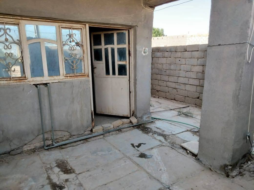 بيت طابو زراعي سند ٢٥ مشمول بالتطويب للبيع على طريق السنية قرب معمل الكاشي خلف معمل اصباغ كرستال ٥٠٠ متر عن الشارع العام..
المساحة ٣٠٠ متر
بناء بلوك البناء تقريبا ١٨٠ والباقي حديقه وكراج جانبيات
غرفتين نوم وصاله جبيره واستقبال ومطبخ وصحيات 
الارضيه شتايكر 
السكف عكادة
ارضيه السطح طين
القطعه مستطيله 
النزال بحدود ١٤ متر 
والواجهية بحدود ٢٠ متر
معروض ب ٣٥ مليون
للاستفسار ***********
