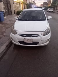 اكسنت موديل ٢٠١٦ خليجي محرك ١٤٠٠ لون ابيض تحكم استيرن مخرج اوكس ويواسب...