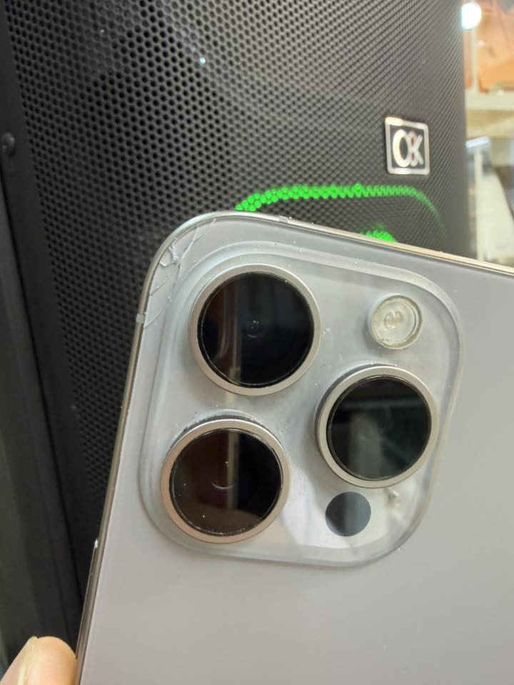 ايفون 15 برو ماكس 256
الجهاز اخو الجديد بي طخه
بالضهر جدا بسيطه موضحه بالصور
السعر 825 قفل سكن بغداد حي النصر
*********** واتساب
