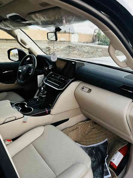 سلام عليكم حبايب سياره لاندكروز بلاك موديل ٢٠٢٥  اللون اسود ماشيه ٦٠٠٠ اخت الزيرو السياره فول موصفات ومكفوله من كلشي الرقم بغداد باسمي سياره بالكارتون وبلعافيه ع الياخذهه السعر ٨٤ اربعه وثمانون يعني ثمانيه دفاتر واربعين بيه مجال كلش قليل للاستفسار الاتصال على الرقم ***********
