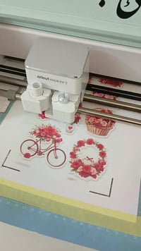 ملصقات حسب الطلب • طباعة شخصية • توصيل نجف