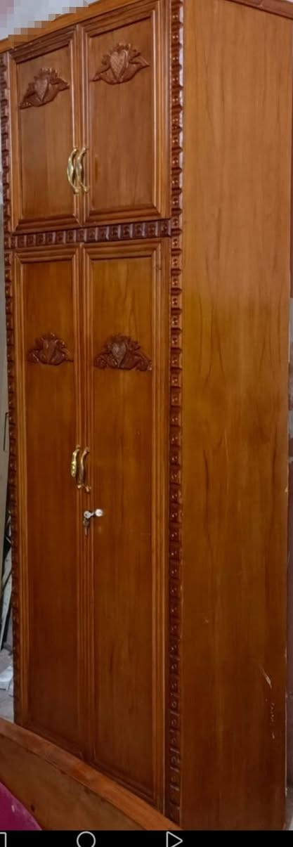 سرير نفرين زان شغل درجه اولى مع كومديات السعر 150.
سرير نفرين زان السعر 110.. 
كنتور بابين ملحق السعر 125.
حي المعلمين. ***********....
.............
