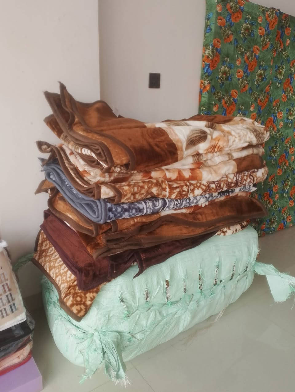 السلام عليكم ،، تم أفتتاح مفروشات الزوبعي لبيع جميع المفروشات وبأسعار مناسبة جداً  جمله ومفرد العنوان الجغيفي الثانيه نهاية الجسر ، يوجد توصيل داخل الفلوجة ،رقم موبايل ***********,, ***********
