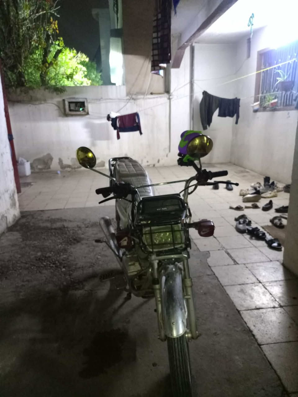 ماطور كير خمسه سلف تشغيل عن بعد كلو شغال شرط مامفتوح كهربائيات كلها شغال موديل ٢١ السعر350الف هاتف ***********  اسيا ***********العنوان حي سومر
