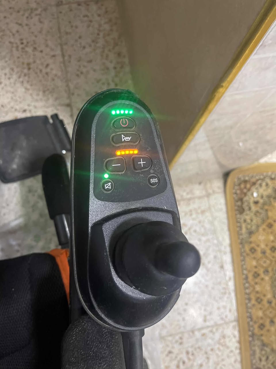 سلام عليكم بيع كرسي متحرك كهربائي
السعر 450 الف 
للاستفسار ***********
