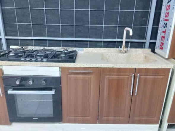 سلام عليكم 
كاونتر hdf  مرمر كامل + طباخ منضدي ايطالي 🇮🇹 للبيع ( كما موضح في الصور )
قياس القطعه الاولى السنك والطباخ قياسها : 2 متر
القطعه الثانية مع الملحق قياسها :  متر ونصف
السعر : 650 الف دينار
للأستفسار : 
*********** اسيا
 *********** واتساب
