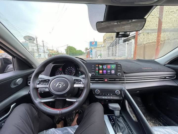 النترا 2023 محرك 2000 دوش  ماشيه 32  سياره جديدا 
بصمه
وتشغيل عن بعد
ورادار امامي خلفي
وتحديد مسار
 وتنبيه
 اندرويد وكار بلي
هواي مواصفات هاي اختصار عددت

سياره بسمي سنويه ل2029  اروح مباشر تحويل 
بدون مراوس 
145 رايدهه ***********
