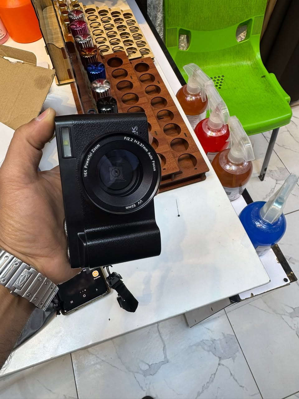 سلام عليكم كامره للبيع ماعرف نوعيتها ينشدلها زوم تصوير صوره وصوت خلي السعر الي يرضه بيه الله ماعرف السعر وتساب ***********
