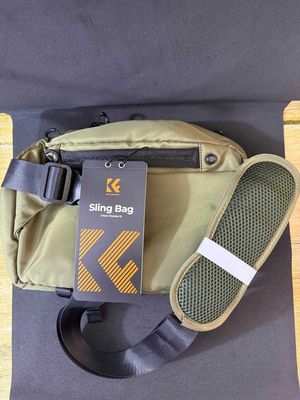 جنطة ماركة K&F Sling Bag قطعة جديدة وأصلية

مخصصة للمصورين للمعدات التصوير

اللون زيتوني لونها بالحقيقة أحلى من الصور

مصنوعة من نسيج نايلون 900D مقاوم للماء والخدش، مع حشوة داخلية من قطن EPE عالي الكثافة لحماية المعدات من الصدمات

يمكن ارتداؤها بعدة طرق: كحقيبة كتف، أو عبر الجسم أو كحقيبة خصر، أو حقيبة يد

السعر 30 الف مع التوصيل كل العراق 🚚

للحجز والاستفسار مراسلة الصفحة 

رابط واتساب مباشر الي يريد يراسلني 👇

https://wa.me/message/ANGQMMLUZKO4C1 بغداد, العراق


**إذا كنت صاحب هذا الإعلان وتريد حذفه لأي سبب، رجاءا أرسل رسالة إلى الدعم الفني**