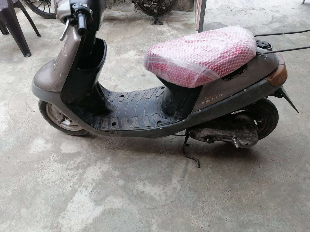 ماطور بوتين للبيع شاصي شرط مكينه معمره جديد تحريكه ومعدل نار كهربائيات يحتاج ربط والباقي كدام العين سعر 125 وبي مجال مكاني موصل جانب الايمن ***********
