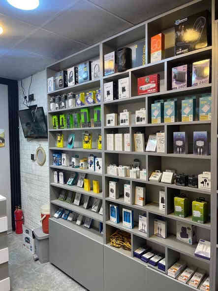 محل موبايلات للبيع كمل هوه غراضه الريد بخدمته مكانه المحل حي ميسان شارع الكيات الستفل عله رقم صاحب المحل ‏📞📞📞‏‪0782 588 3012‬‏
