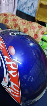 خوذة جديدة • عليها كسر • شعلة