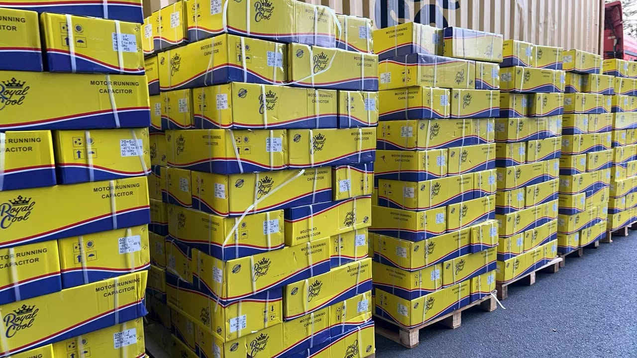 السلام عليكم
بدايه موسم خير عليكم والله يرزق الجميع 
نعلن عن بيع جميع الغازات غاز الفريون النقيه والاصليه والأنابيب 
وجميع انواع مستلزمات التبريد والتدفئه بأنسب الاسعار 
جمله -مفرد 
ويوجد خدمه توصيل كافه المحافظات العراقيه 
معرض المهند -سنك التبريد 
***********
