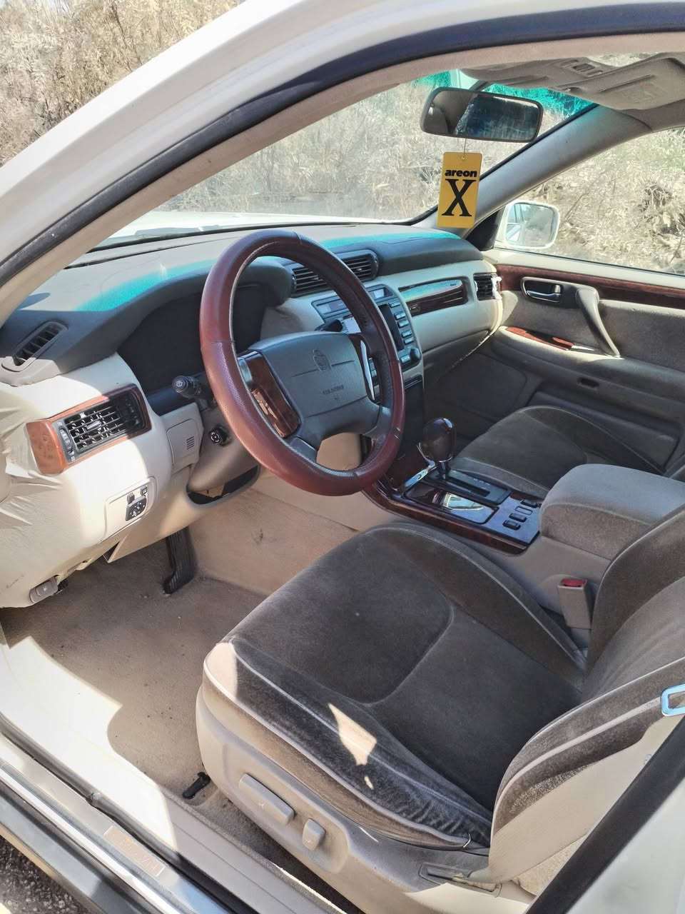 السلام عليكم ملكه للبيع  موديل 2002 اثلث دكم  او برده خلفيه دبل شاشه  ماكينه بي فور كبير كفاله كير او مكينه تبريد ثلج تخم تاير جديد السعر 31 مكاني الشطره هاذه الرقم ***********
