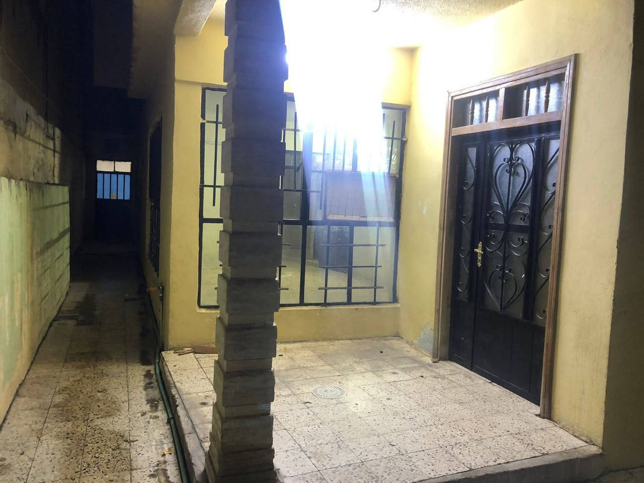 سلام وعليكم بيت اللايجار في حي البكر بضهر مطعم بيت جدي موقع مميز يبعد عن سايدين 20متر   المساحه البيت 220 متر يحتوي البيت ع غرفتين نوم وهول استقبال ومطبخ وصيحات وكراج سياره و مناور
و فوك بي غرفه نوم
***********
***********
