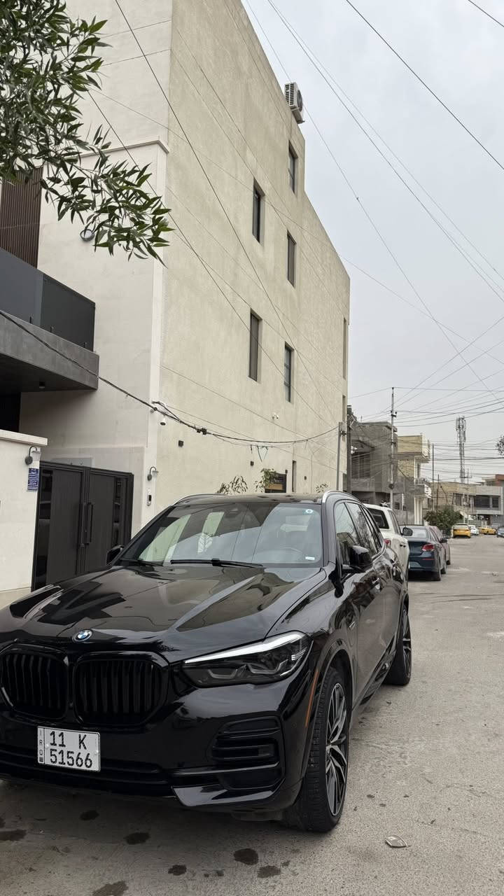 السلام عليكم
بيع او مراوس
BMW X5
موديل ٢٠٢٣
بدون صبغ بدون تبديل 
ماشية ٥٥ 
داخل مميز لون ابيض فوول مواصفات بانوراما جكات ٥ كامرات 
بيها تكحيل بسيط بالجاملغ الامامي الايمن على كد اربع اصابع فقط
السعر ٤٤ الف دولار 
مكاني بغداد العطيفية
للاتصال ***********
