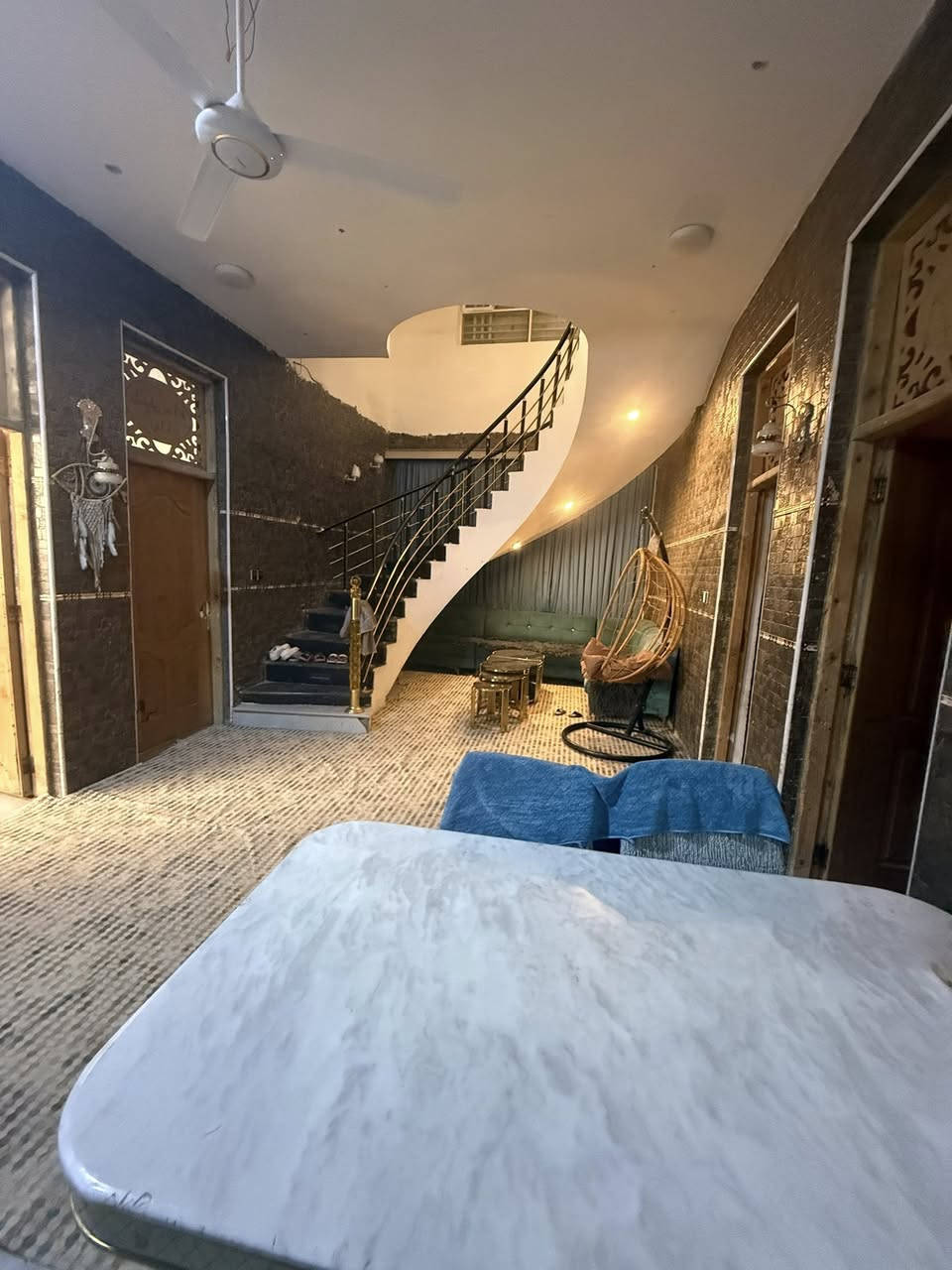 السلام عليكم بيت للبيع المساحه ٢٢٠
الموقع. الطينيه. خلف مول أهل الخير 

نوع ال عقار طابو زراعي سند ٢٥

السعر ١٧٥

بي مجال

***********
