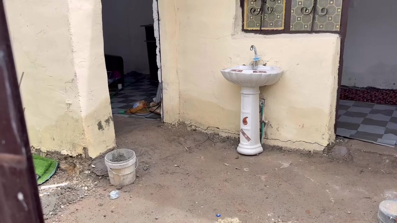 السلام عليكم بيت للبيع حي المستقبل المساحه 120 سند  25بي قرار محكمه  البيت نضيف ومرتب  التفاصيل التصال السعر 28 وبي مجال قليل ***********
