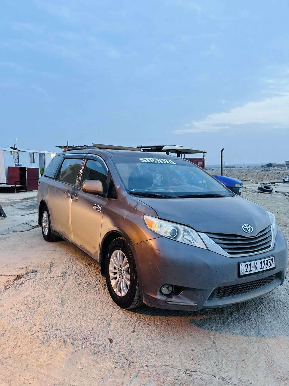 السلام عليكم
سينا للبيع 2017 XLE
فول موصفات فتحه بصمه 
شاشه ويل كب سياره تخم تاير جديد
محرك جديد كير خير من الله 
سياره جاهزه لشغل 
حادث 3قطع 
السعر 185وبيها مجال 
مكان السياره بحديثه وبغداد 
***********
