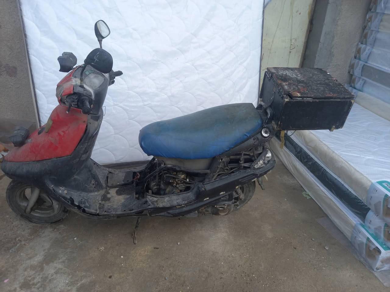 دراجه فضائي ابيع كوم حديد المكان ساحة عدن ***********
السعر ١٥٠ وبيهة مجال
