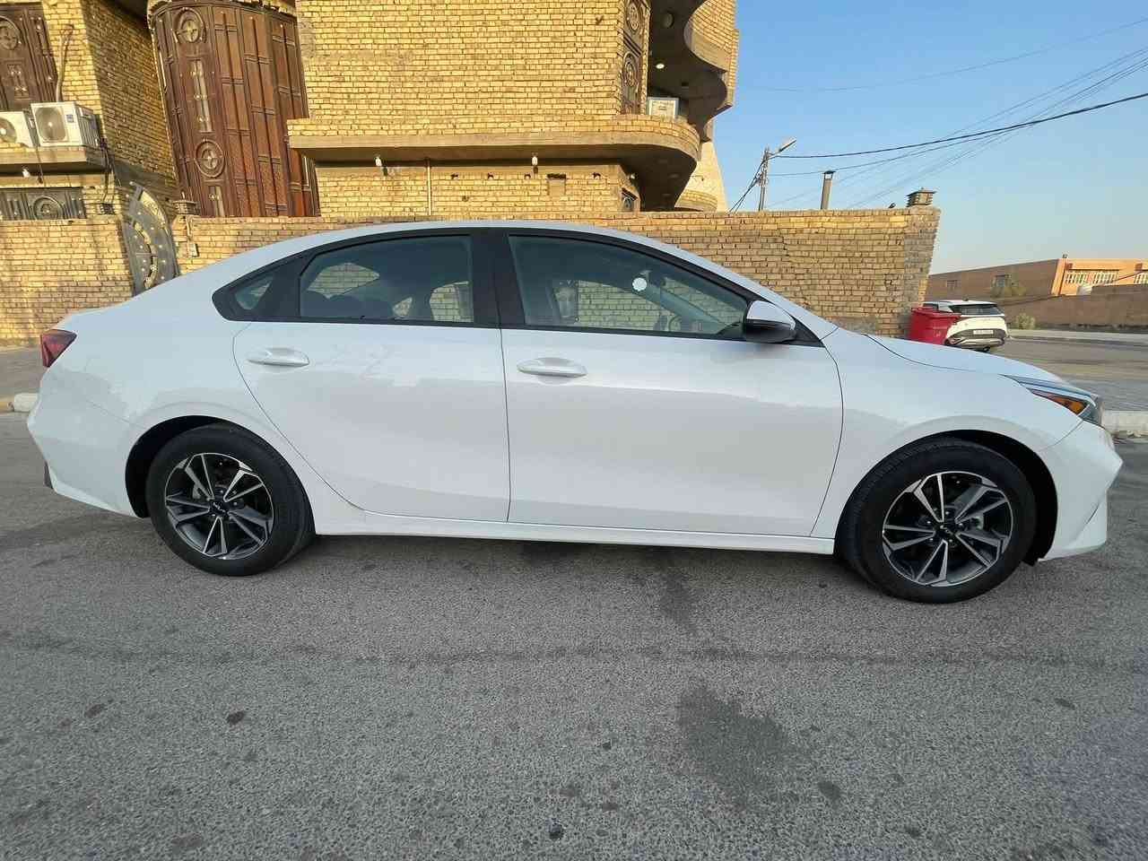 السلام عليكم
للبيع كيا فورتي 2023
تبديل بنيد فقط بدون اي دواخل 
ماشيه 22 الف جديده حيل
رادارات 
تحديد مسار 
قيادة ذاتيه 
نقط عمياء 
اشاير بالمري 
السعر 165
***********
