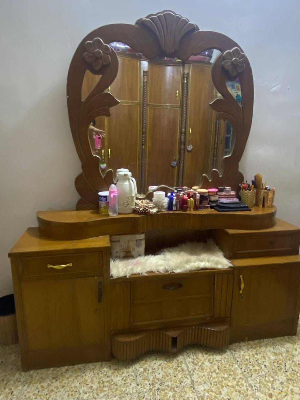 سلام عليكم عندي هاي الغرفه حلوه وجديده ومابيه كل ظرر السعر خاص


**إذا كنت صاحب هذا الإعلان وتريد حذفه لأي سبب، رجاءا أرسل رسالة إلى الدعم الفني**