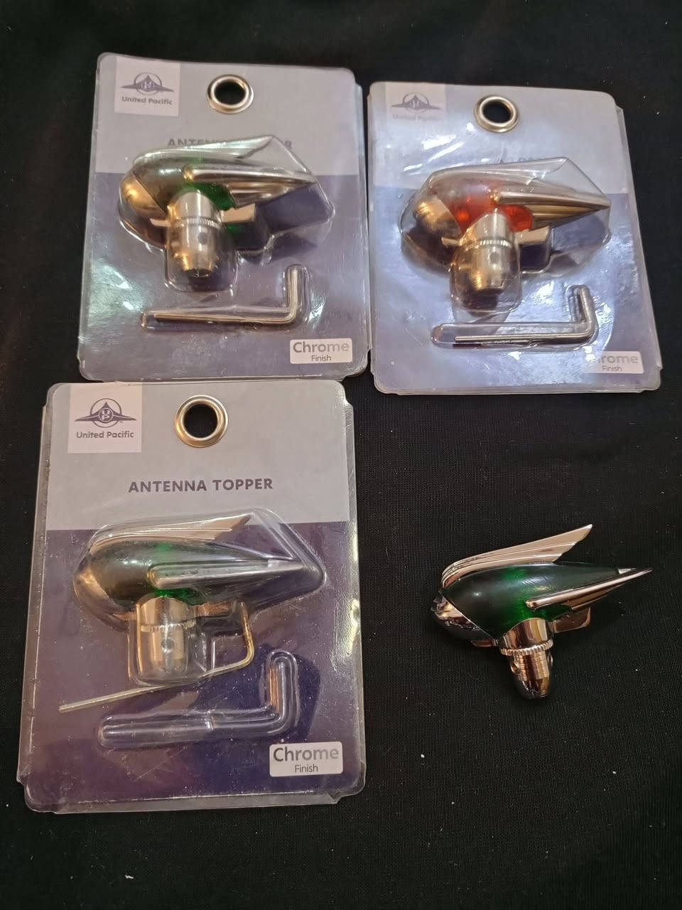 عصافير اصلي وليس مقلد 
***********
حي اور
