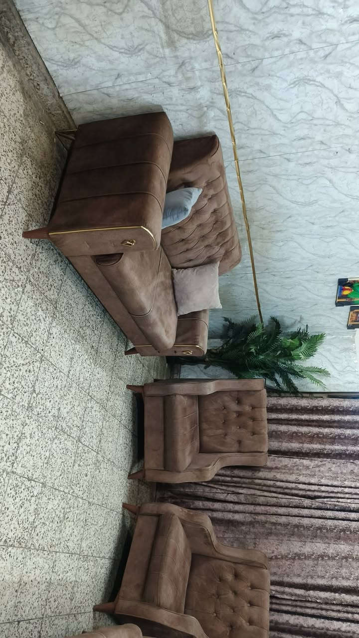 تخم 7 مقعد💺 نضيف جدا اي ضرر مابي ثكيل تسكام سعر ,,200,,بي مجال مكان لبياع *********** يوجد واتساب
