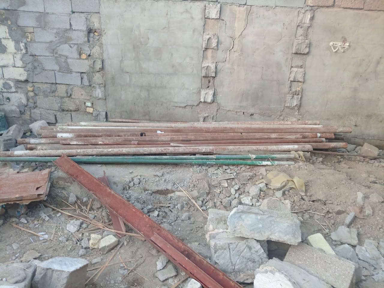 حديد سقف تقريبا ٢٥ قطعه
الطول مختلف ٣ و ٤... متر
للبيع
وتس ***********
