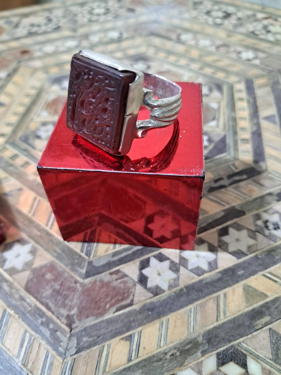 نعرض لكم تحفه من تحف العقيق الانتيك خط شفره عكسي صياغه يدويه


**إذا كنت صاحب هذا الإعلان وتريد حذفه لأي سبب، رجاءا أرسل رسالة إلى الدعم الفني**