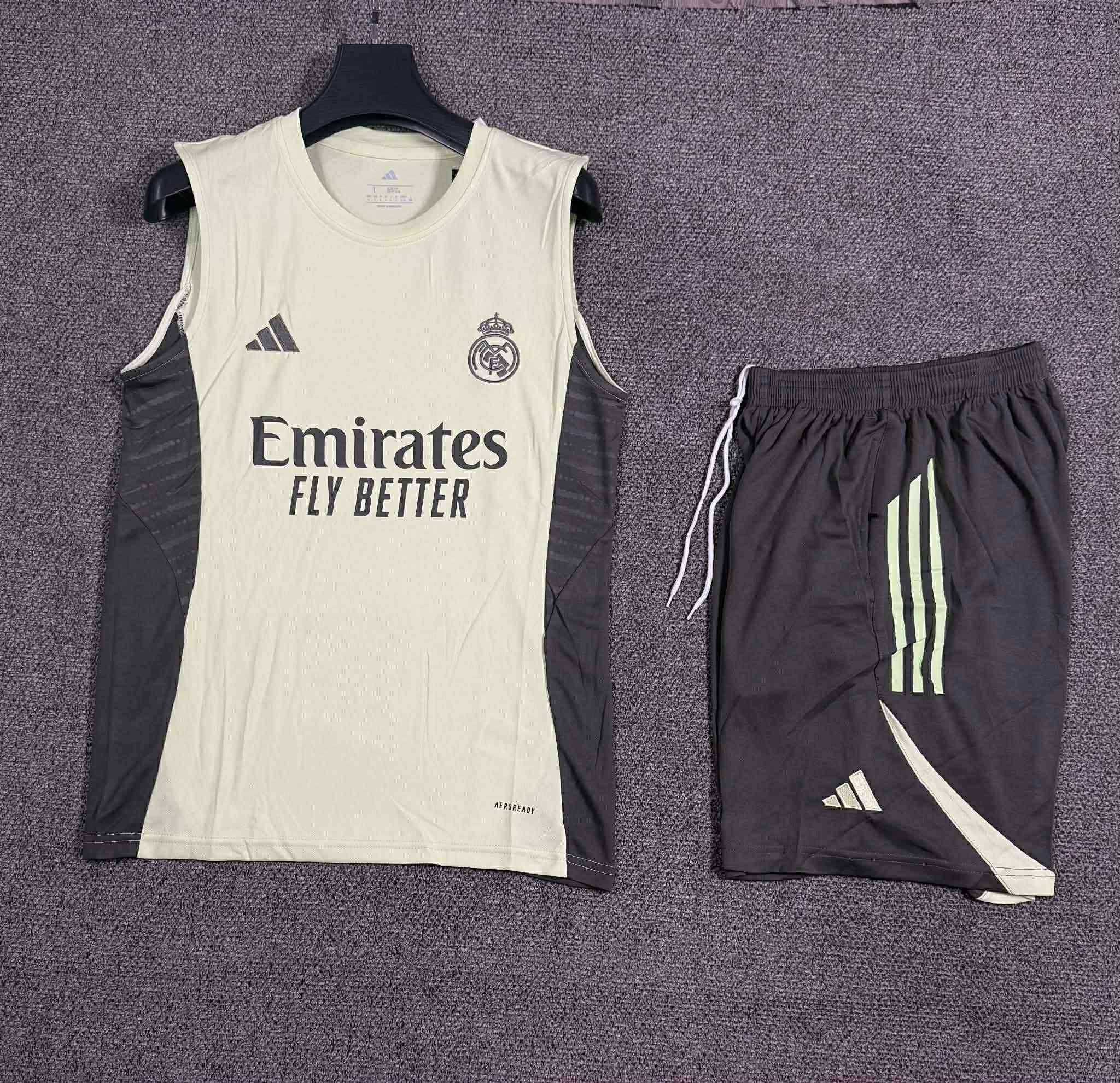 #رياضي
توفر تراك كيمونه خامه روعه 
القياسات من M/XXXL
العنوان بابل الاسكندريه مجمع حطين داخل السوك قرب مكتب حماده للموبايل 
***********
