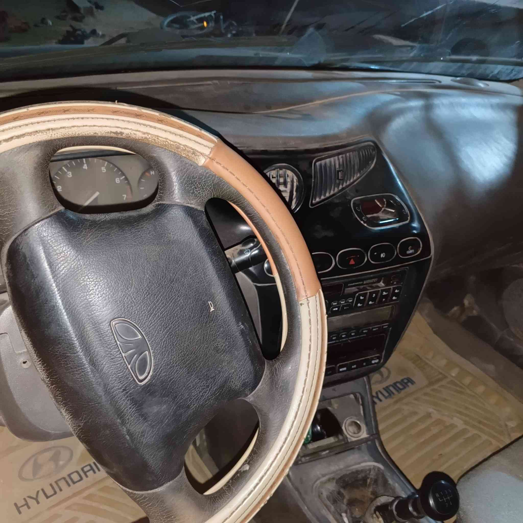 دايو لگنزا گير عادي ومحرك مفتوح كير ومحرك مكفول تبريد شغال ونظافة فول وغرفتها جديدة وحلوة فقط صدرها نص عمر سعرها 38ح وبيها مجال واذا اكو مراوس هم ترهم


**إذا كنت صاحب هذا الإعلان وتريد حذفه لأي سبب، رجاءا أرسل رسالة إلى الدعم الفني**