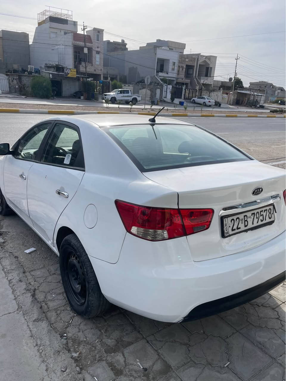 کیا سیراتۆ ٢٠١١ قەپات مواسەفات 
سەیارەکە گێڕ و مەکینە و بڕاوەی و شانسی بەشەرت تەبریتی بەشەرت سەیارەکە عام بۆیاخە بەلایا کەوتووە 
سعری ٧٠ گەڵا و مەجال 
*********** أربيل, العراق
