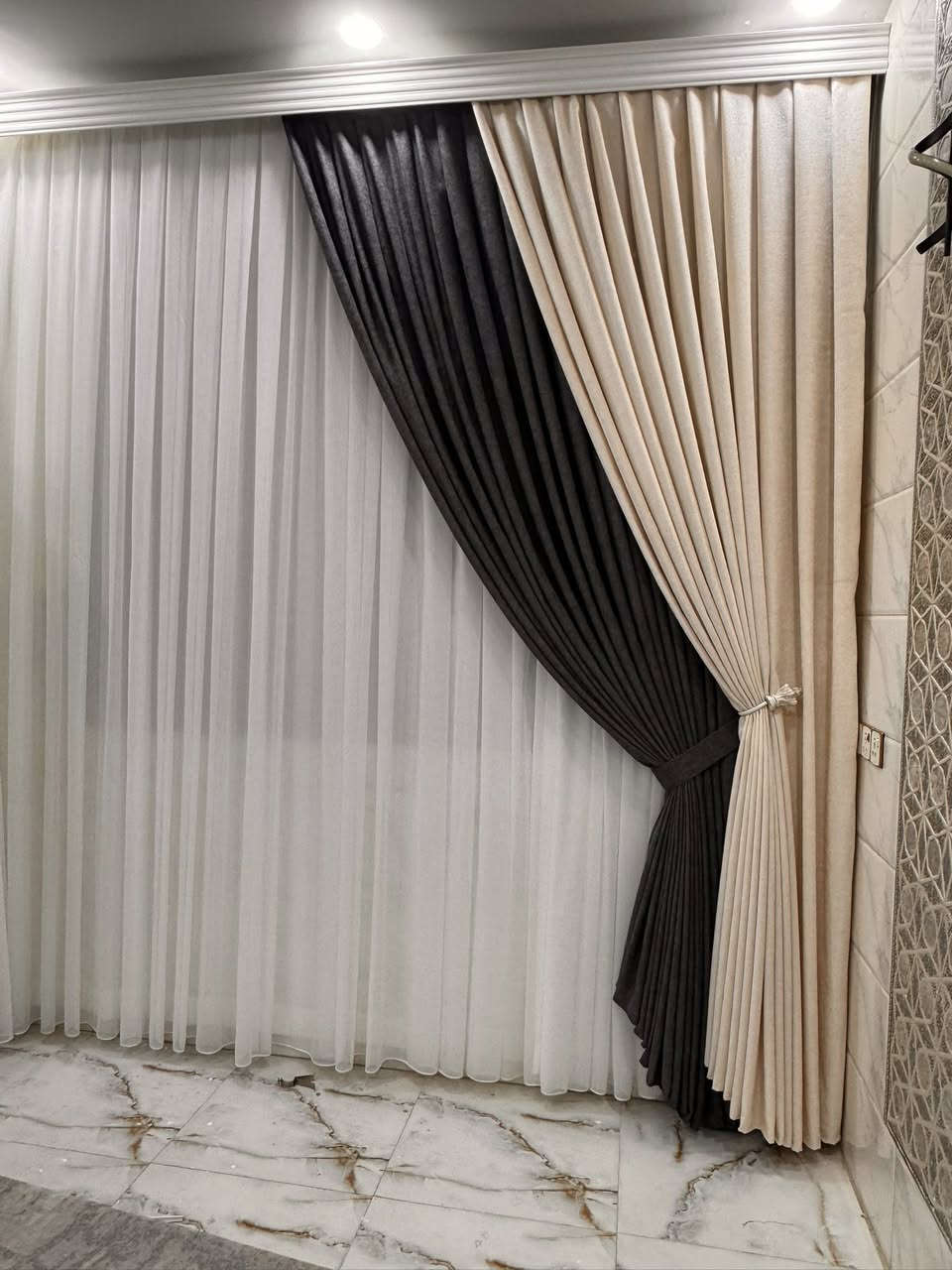 كل ماهو جديد بعالم الستائر تجدوه في كربلاء شارع الرضتين الفرع الاول الفرع الثاني شارع السيد علي القاضي قرب نهاية شارع الحداد ستائر علي الصليخي *********** للاستفسار والقياسات
