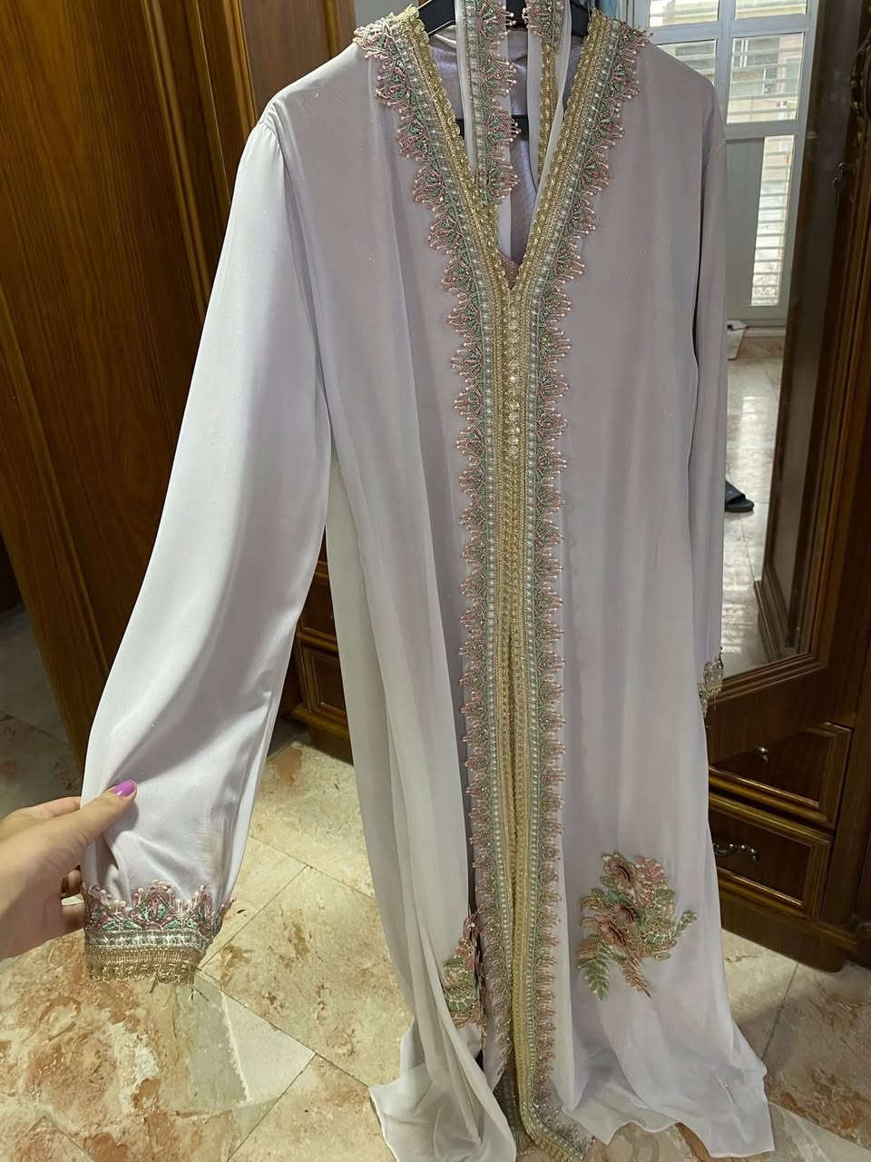 مرحبا بنات عندي هذني الفساتين اريد ابيعهم
اني قياسي ٣٨ بلضبط 
بالنسبه للكلابيه قياسها لارج او اكبر شويه 
وكل القطع نظيفه وملبوسه على مره وحده


**إذا كنت صاحب هذا الإعلان وتريد حذفه لأي سبب، رجاءا أرسل رسالة إلى الدعم الفني**