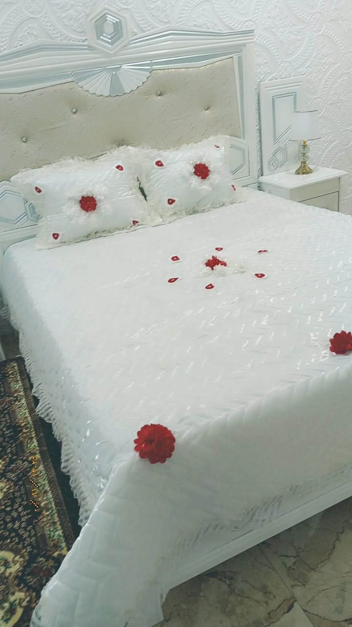 سلام عليكم غرفه جديده ما صارلها ثلاث اشهر مستعجل على بيعتها و بسعر مناسب 800وبيها مجال غرف نوم الجودبيع غرف اخشاب عراقي  الاستفسار *********** العنوان كربلاء طالب الشمري
